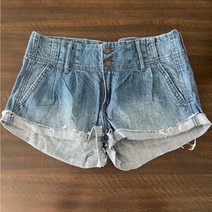 Hollister Jean Shorts (LIKE NEW)